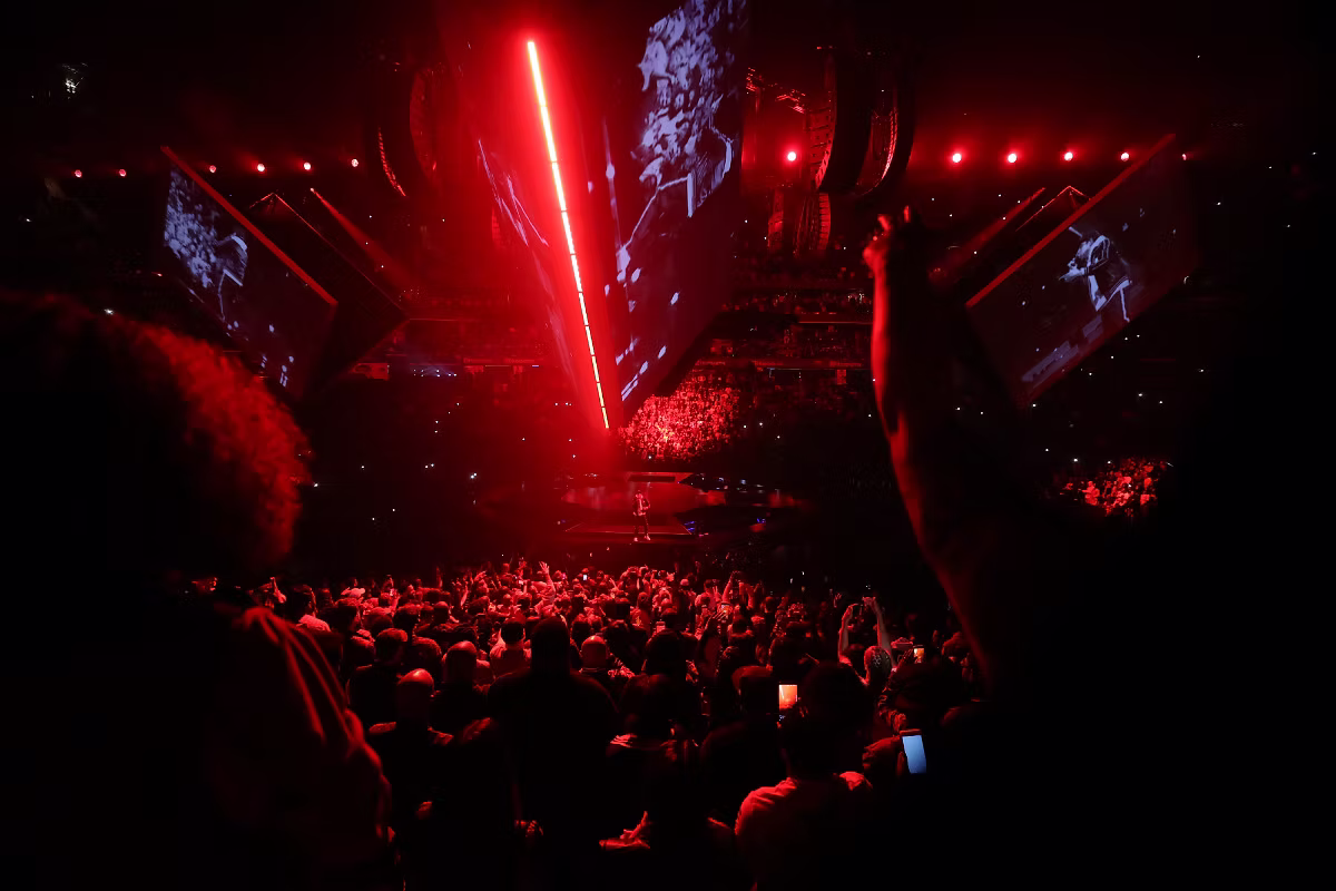 7c3391 6a6af786c7e84fc8977af6a5701621f4mv2 | VOY Black Car